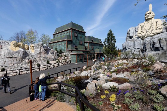 En verden af klodser</br>I 2014 fik Legoland sit eget spøgelseshus ved siden af den store model af Sitting Bull.</br>Foto: PR-foto/ Legoland