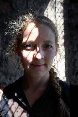 Teater Fluks sætter folkesygdommen demens ind i nye, kunstneriske rammer</br>Sara Fink Søndergaard</br>Foto: Esquives Photography