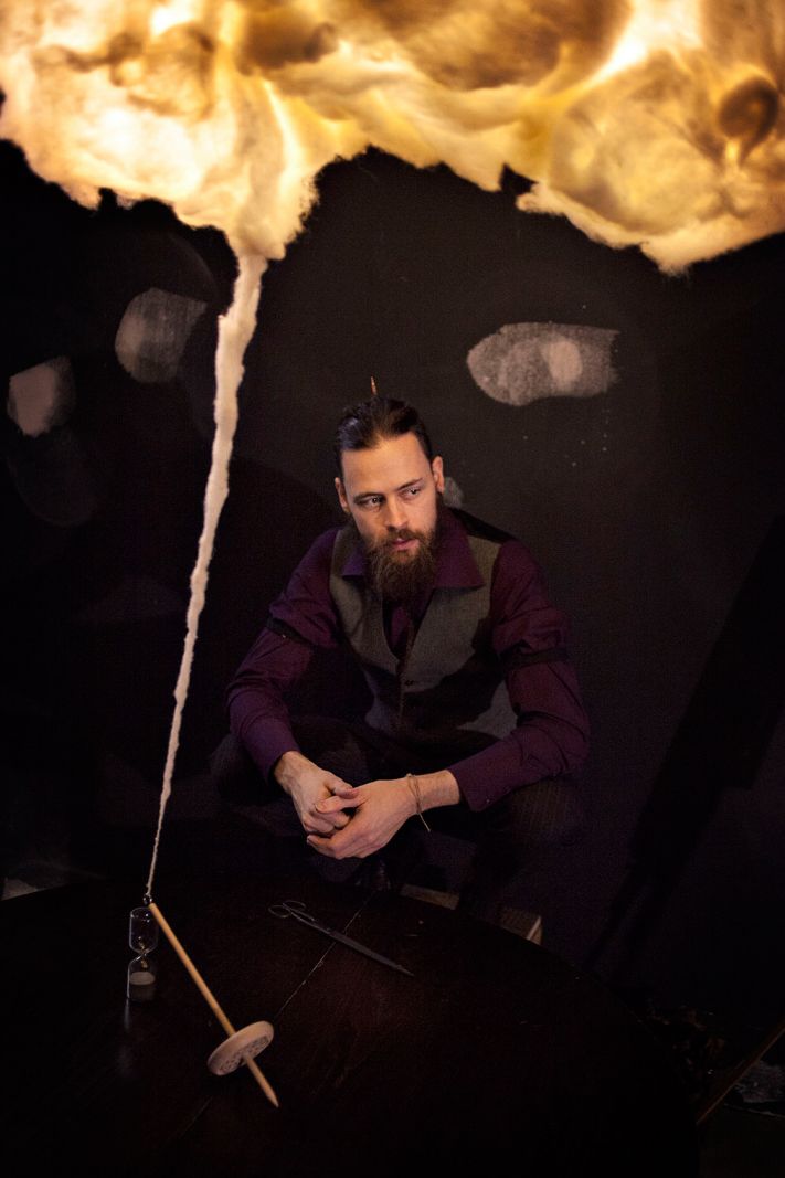 Teater Fluks sætter folkesygdommen demens ind i nye, kunstneriske rammer</br>Rasmus Malling Skov i forestillingen CTRL + ALT + DEMENS</br>Foto: Sisse Dupont