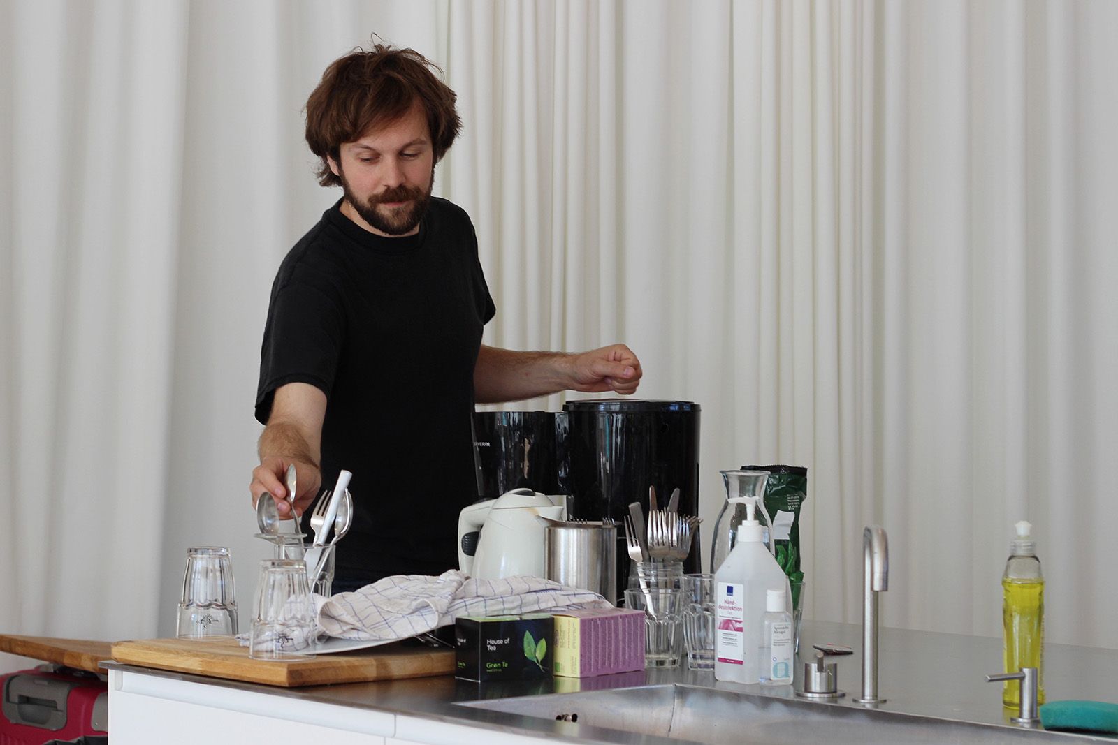 BILLEDSERIE: På besøg hos Flux Factory i ARoS Atelier</br>Fluxerne mener at inspirationen til nye projekter opstår ved middagsbordet. </br>Foto: Teodora Biberovic 