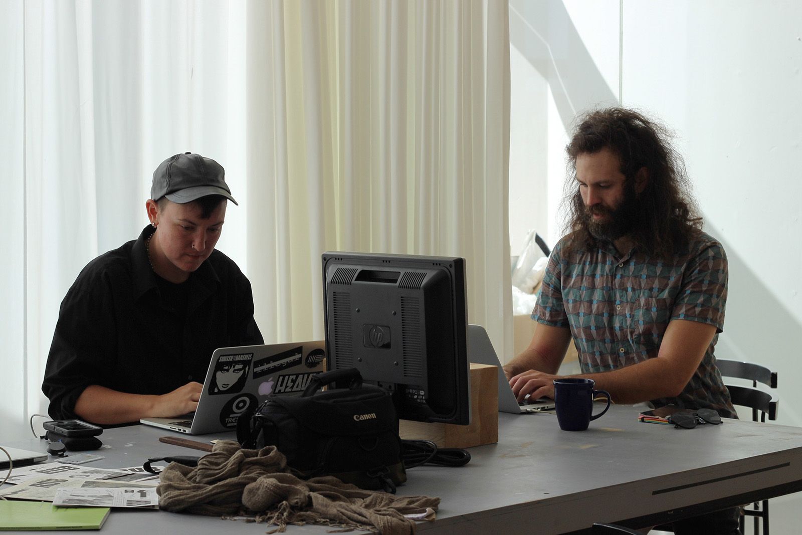 BILLEDSERIE: På besøg hos Flux Factory i ARoS Atelier</br>Flux Factory ser sig selv som et alternativ til den kommercielle kunstscene, hvor nye kunstnere kan skabe netværksrelationer. </br>Foto: Teodora Biberovic 