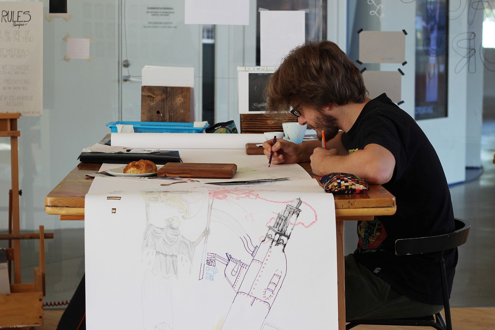 BILLEDSERIE: På besøg hos Flux Factory i ARoS Atelier</br>Collagen er lavet i samarbejde med andre kunstnere og besøgende på ARoS. </br>Foto: Teodora Biberovic