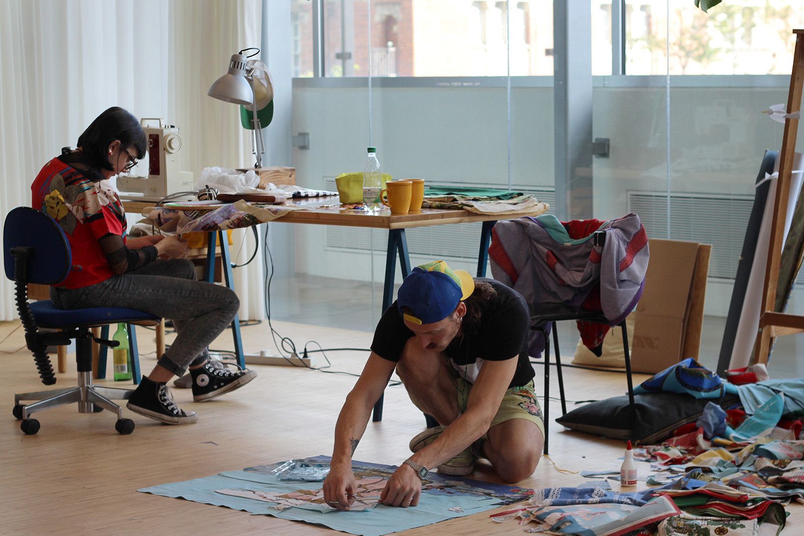 BILLEDSERIE: På besøg hos Flux Factory i ARoS Atelier</br>Fluxerne hårdt på arbejde i ARoS Atelier. </br>Foto: Teodora Biberovic 