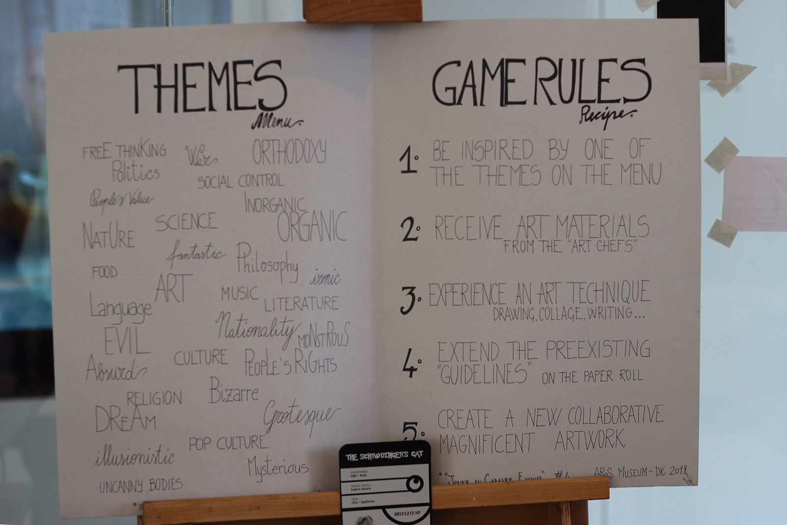 BILLEDSERIE: På besøg hos Flux Factory i ARoS Atelier</br>Besøgende på ARoS er også inviteret til at deltage og bidrage til collagen ved at følge simple instrukser, som er noteret på et skilt. </br>Foto: Teodora Biberovic