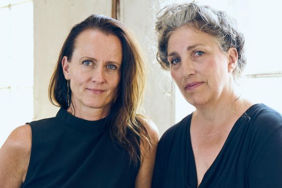 Line Tjørnhøj og Signe Klejs afsøger grænsen til det umenneskelige i værket enTmenschT</br>Signe Klejs og Line Tjørnhøj</br>Foto: Esquives Photography