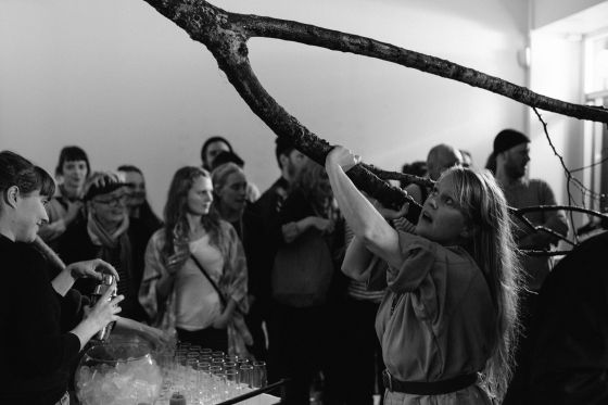 Jomi Massage debuterer som forfatter med en bog om livet på landet</br>Men aggression og død er i den grad til stede i Jomi Massages univers</br>Foto: PR-foto