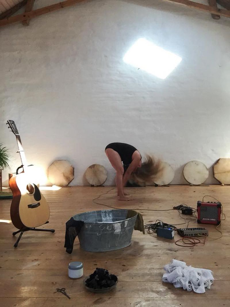 Jomi Massage debuterer som forfatter med en bog om livet på landet</br>Signe Høirup Wille-Jørgensen er både optaget af zenbuddhisme og yoga</br>Foto: PR-foto