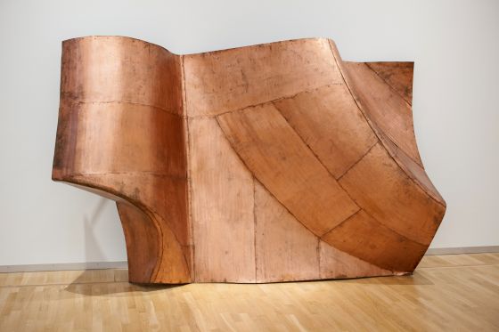 Danh Vos udstilling på SMK er en original og gennemtænkt samlerhule, der får dig til at gispe efter vejret</br>Danh Vo, We The People (detail), 2011-2013, i kobber. </br>Foto: PR-foto / SMK 