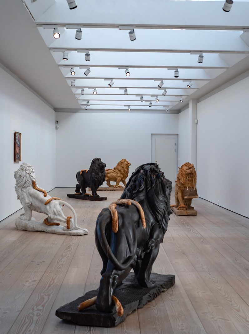 Nina Beier på GL. STRAND - BILLEDSERIE</br>Nina Beiers kunstneriske praksis er kendetegnet ved forskellige sammenstillinger af hverdagsgenstande, hvorigennem nye betydninger skabes. </br>Foto: Amalie Corfix