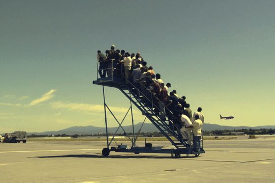 Pendler eller flygtning - KØS sætter fokus på at være i transit</br>Adrian Paci, Centro di Permanenza Temporanea, 2007, Video Still. </br>Foto: Adrian Paci