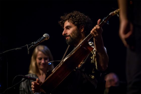 José González & The String Theory i en storslået koncert til støtte for flygtninge og torturofre</br>José González & The String Theory i Musikhuset, Aarhus. </br>Foto: Morten Kjær