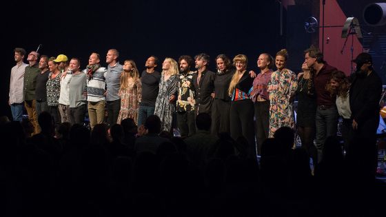 José González & The String Theory i en storslået koncert til støtte for flygtninge og torturofre</br>Til Music For DIGNITY-koncerterne er det kollektive i fokus, hvor det handler om at skabe noget sammen. </br>Foto: Morten Kjær