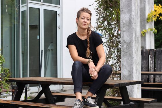 Rose Ekens udstilling Afterbeat er fortællingen om det levede liv</br>Afterbeat tager afsæt i Rose Ekens mangeårige interesse for populærkulturen og musikkens univers. </br>Foto: Kulturmagasinet Fine Spind - Teodora Biberovic 