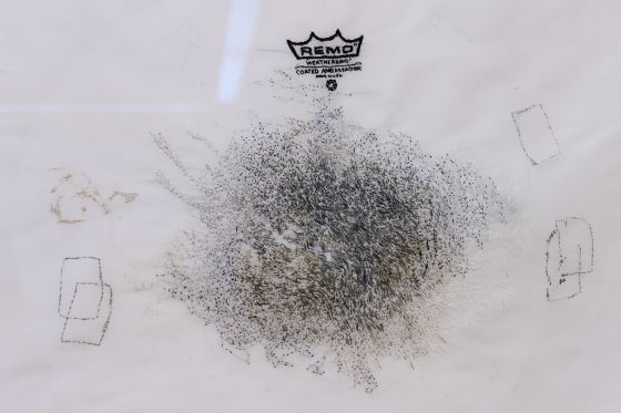 Rose Ekens udstilling Afterbeat er fortællingen om det levede liv</br>Trommeskind af Tomas Ortved fra Sort Sol. </br>Foto: Kulturmagasinet Fine Spind - Teodora Biberovic 