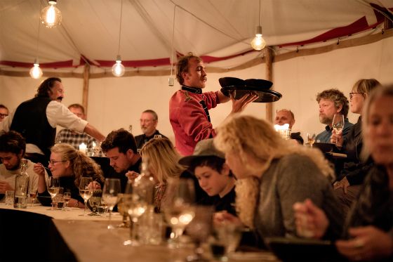 Madcirkus gentænker måden, vi spiser fisk på</br>Fish-á-deli Circus spiller fem forestillinger på Greena Havn mellem d. 3. og d. 13 oktober.</br>Foto: Pressebillede - Fish-á-deli Circus