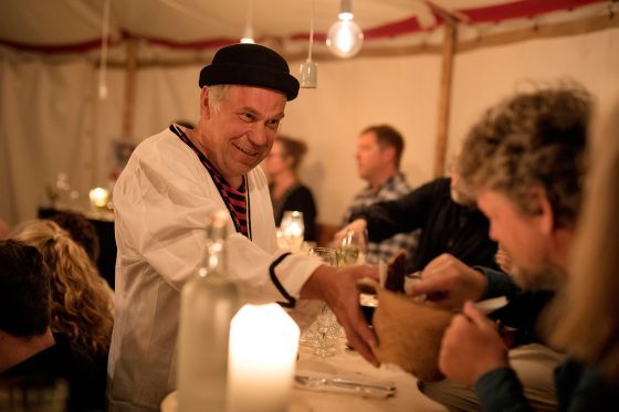 Madcirkus gentænker måden, vi spiser fisk på</br>Når det kommer til fisk, køber danskerne helst fisk uden ben, der er lette at spise og let tilgængelige i kølediskene.</br>Foto: Pressebillede - Fish-á-deli Circus