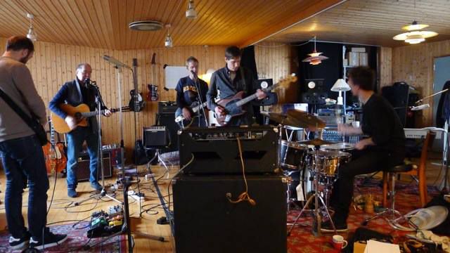 Niels Skousen: I ensomheden finder ordene deres naturlige orden</br>I øvelokalet med bandet.</br>Foto: Privatfoto / Niels Skousen