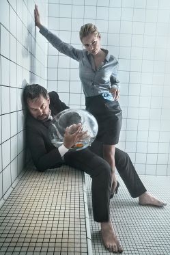 En dyngvåd møgdag med humor på Teater Katapult</br>Plakat-billede til Dette er vand</br>Foto: PR-foto / Teater Katapult