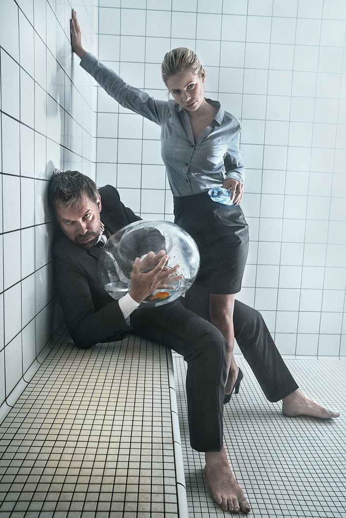 En dyngvåd møgdag med humor på Teater Katapult</br>Plakat-billede til Dette er vand</br>Foto: PR-foto / Teater Katapult