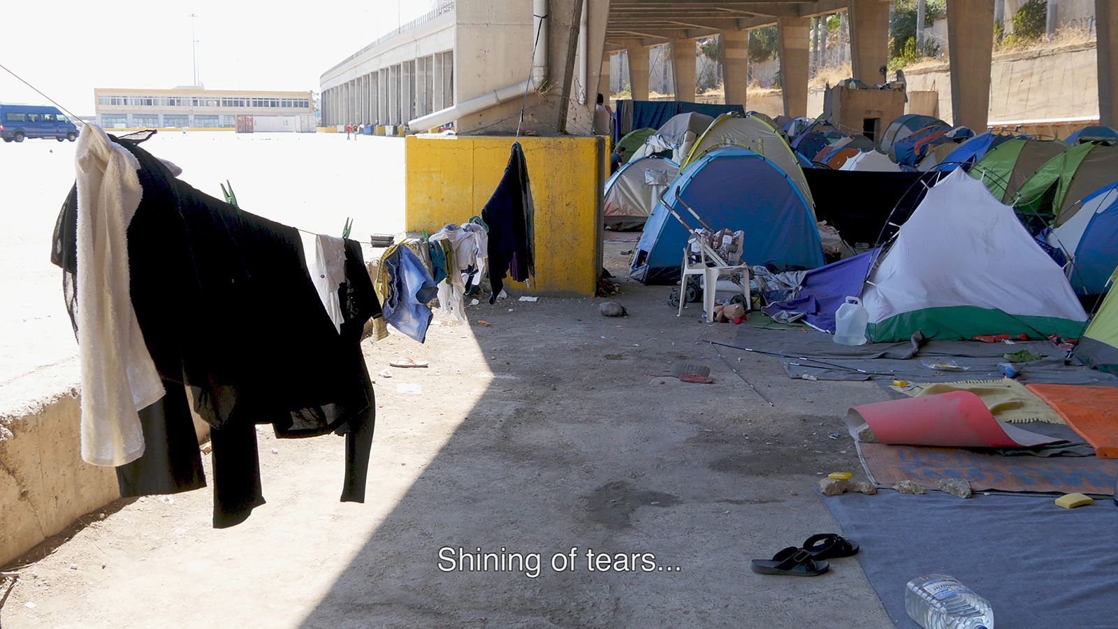 Angela Melitopoulos videoværk Crossings for første gang i Skandinavien på Charlottenborg</br>Crossings sætter fokus på den europæiske humanitære krise, krig og miljømæssige katastrofer. </br>Foto: PR-foto / Kunsthal Charlottenborg