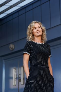 Græder overklassen også?</br>Forfatter Lotte Kaa Andersen (f. 1968) er cand.mag i litteraturhistorie og medievidenskab</br>Foto: PR-foto / Forlaget Rosinante - Ditte Capion