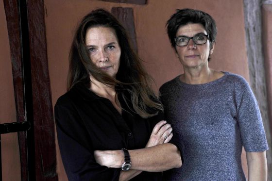 Hanne Nielsen og Birgit Johnsen ser tilbage på deres egen karriere i ny udstilling på Overgaden</br>Hanne Nielsen og Birgit Johnsen har arbejdet sammen siden 1993.</br>Foto: Helle Arensbak