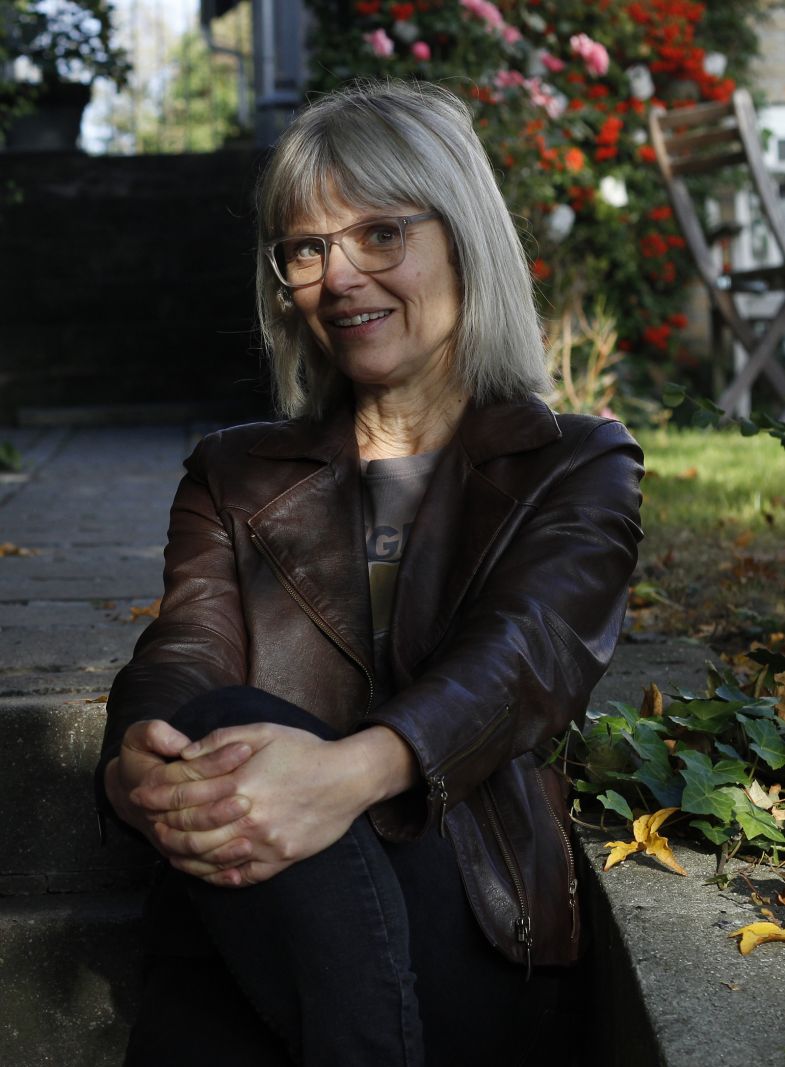 Gamle gulvbrædder kan også være kunst</br>Lisbeth Thingholm henter inspiration til sine værker fra hverdagen. </br>Foto: Kulturmagasinet Fine Spind - Teodora Biberovic