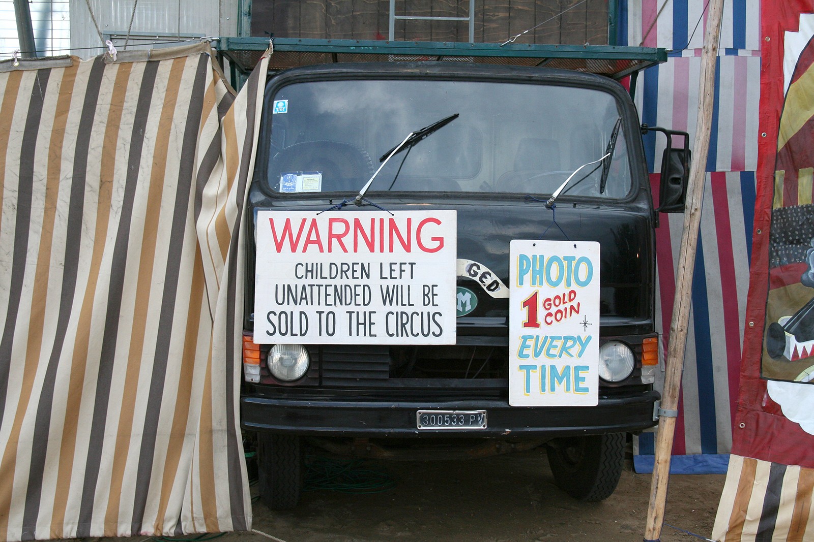 Børn bliver solgt til cirkus</br>Børn uden opsyn bliver solgt til cirkus. Advarsel uden for pladsen.</br>Foto: Sixten Therkildsen