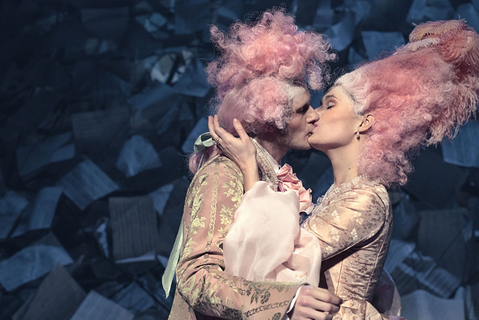 Hele Det Kgl. Teater er i spil i Amadeus - det er et rent slaraffenland af musik og scenekunst</br></br>Foto: Foto: PR-foto / Det Kgl. Teater - Camilla Winther