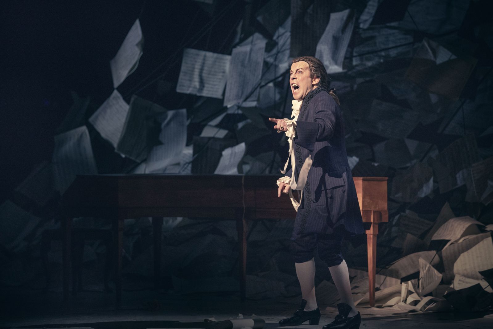 Hele Det Kgl. Teater er i spil i Amadeus - det er et rent slaraffenland af musik og scenekunst</br></br>Foto: Foto: PR-foto / Det Kgl. Teater - Camilla Winther