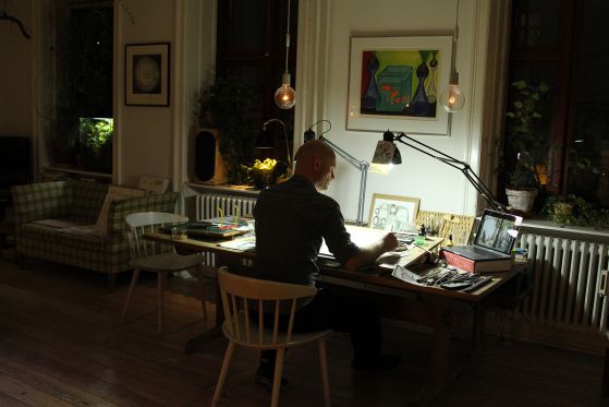 BILLEDSERIE: I værkstedet hos Otto Dickmeiss</br>Otto Dickmeiss arbejder</br>Foto: David Granskog / www.davidgranskog.com