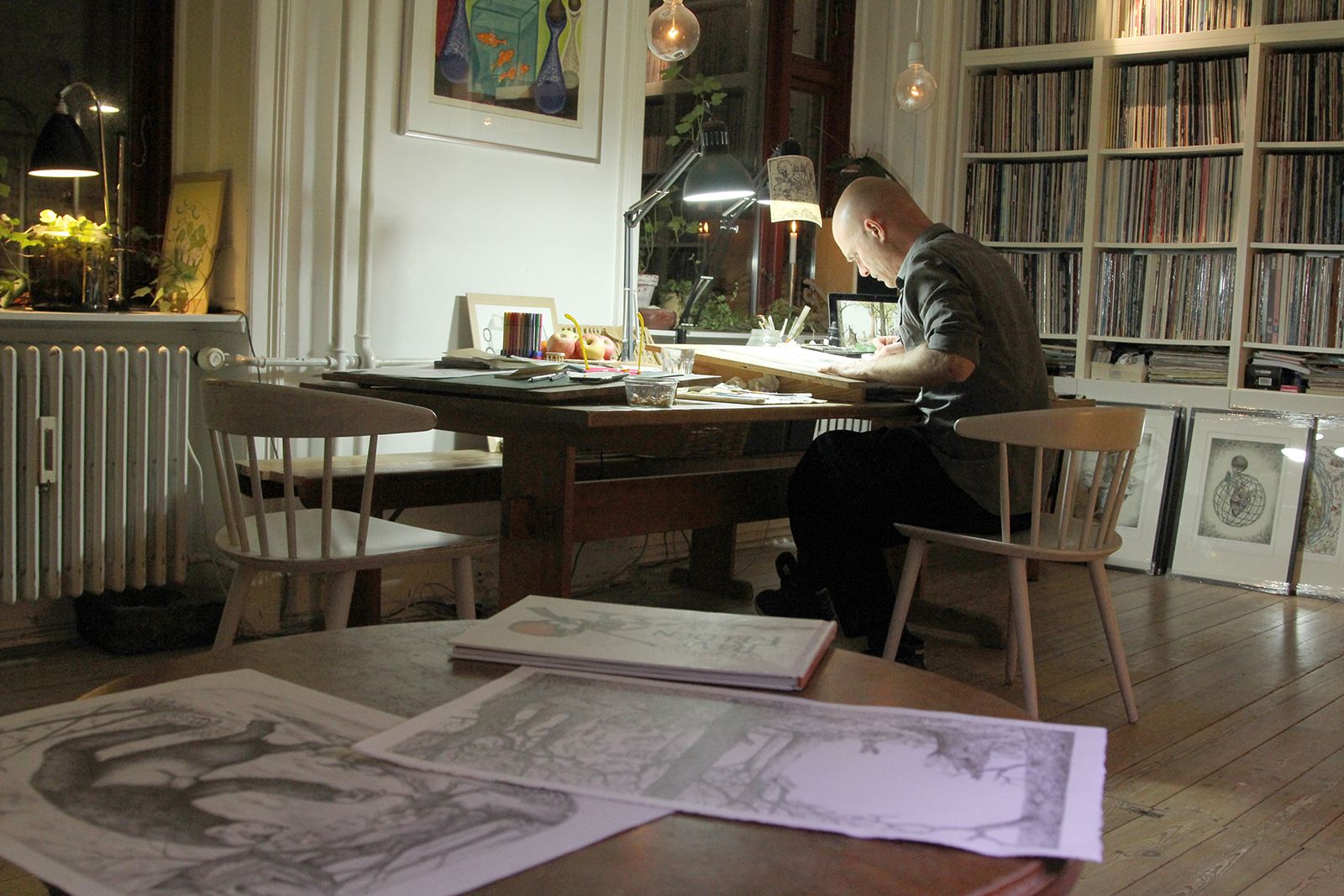 BILLEDSERIE: I værkstedet hos Otto Dickmeiss</br>Otto Dickmeiss arbejder</br>Foto: David Granskog / www.davidgranskog.com