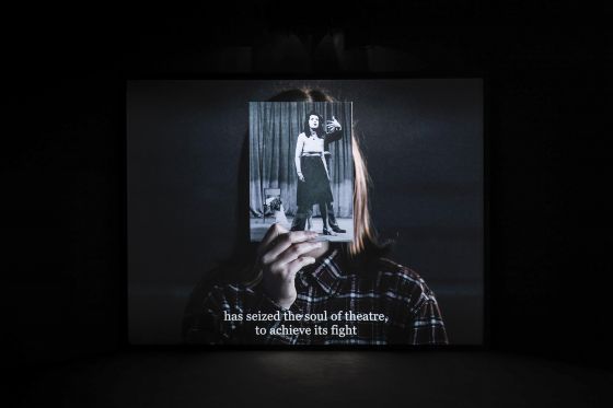Brexit spøger på Kunsthal Charlottenborgs nye udstilling</br>Bouchra Khalili, The Tempest Society, 2017. Digital film, 60'. Commissioned for documenta 14. View at documenta 14, ASFA, Athens.</br>Foto: Photo by Stathis Mamalakis. Courtesy of the artist.