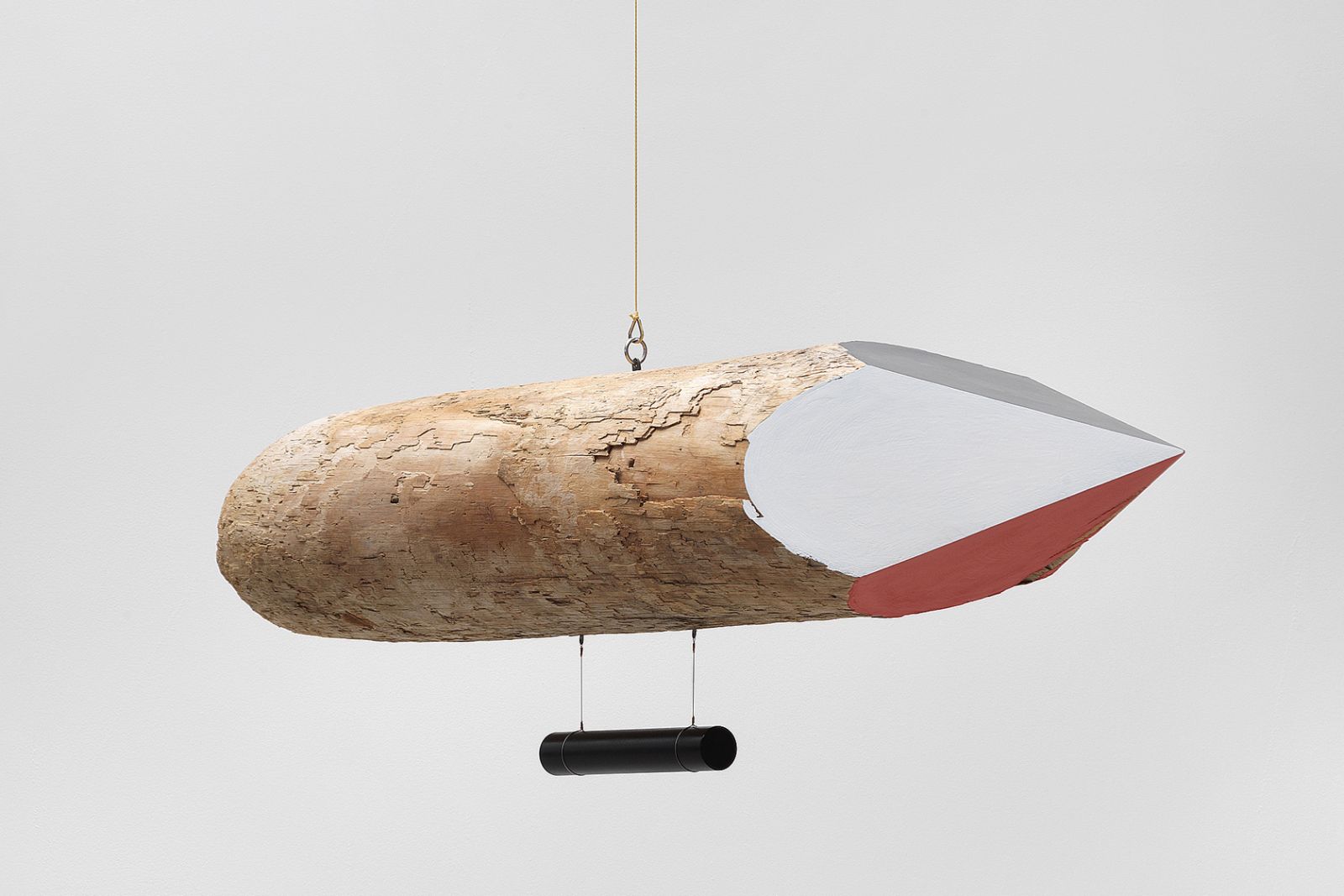 Brexit spøger på Kunsthal Charlottenborgs nye udstilling</br>Olafur Eliasson, Crossing-paths compass, 2018. Driftwood, magnets, paint (white, red, green, black), 32 x 117 x 21 cm, unique. © Olafur Eliasson.</br>Foto: Jens Ziehe, Berlin. Courtesy the artist and neugerriemschneider, Berlin.