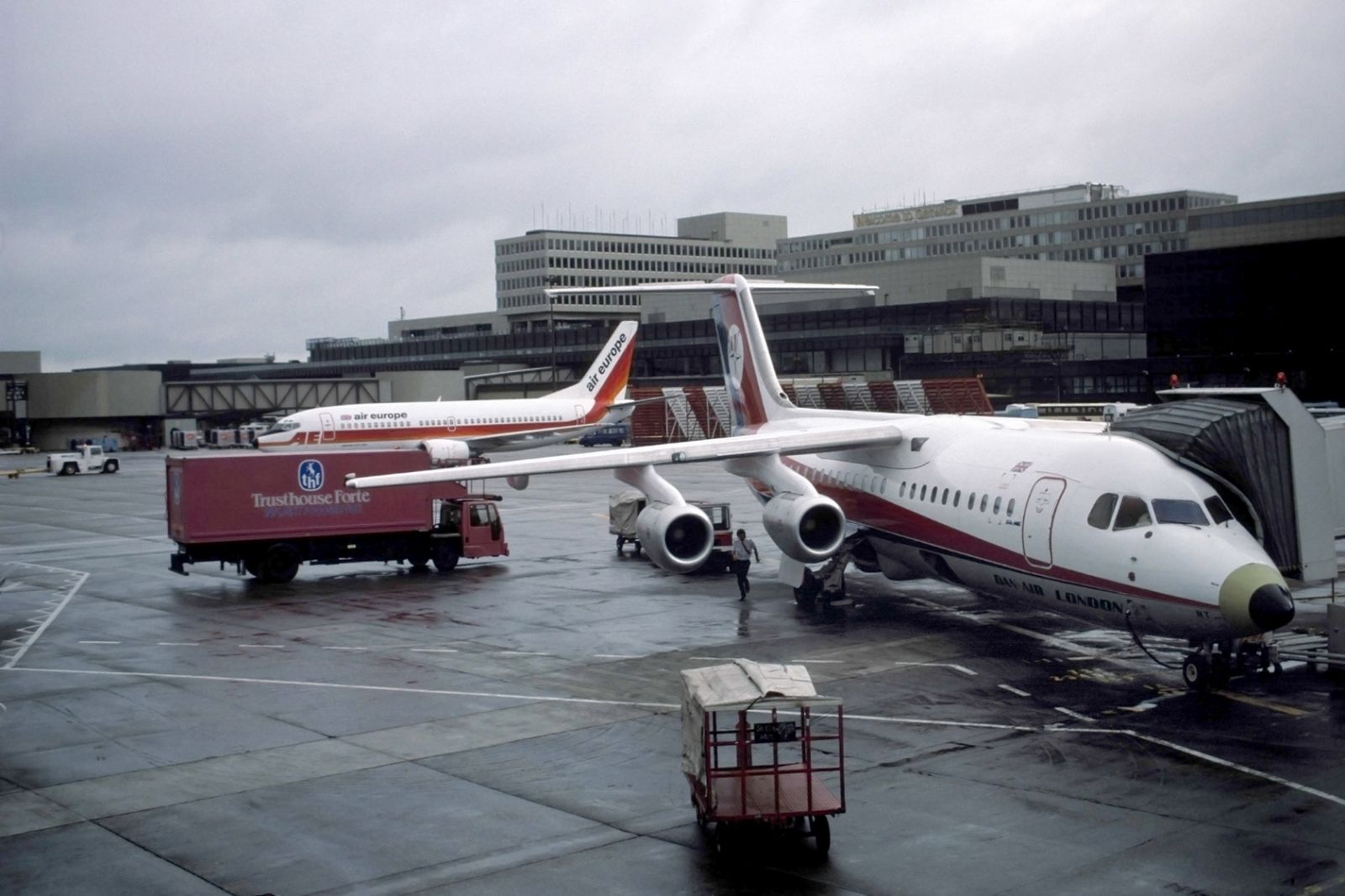 Brexit spøger på Kunsthal Charlottenborgs nye udstilling</br>Peter Fischli David Weiss, Untitled (London, Air Europe), 1988/2000.</br>Foto: Copyright Peter Fischli David Weiss, Zurich 2018. Courtesy Sprüth Magers, Matthew Marks Gallery New York and Los Angeles, Galerie Eva Presenhuber.