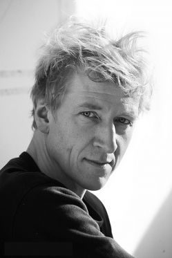 Auschwitz’ uforståelighed er som en mur</br>Jens Albinus er kunstnerisk leder på Husets Teater og står på scenen i Hvis dette er et mennesker.</br>Foto: PR-foto / Husets Teater - Kennet Havgaard