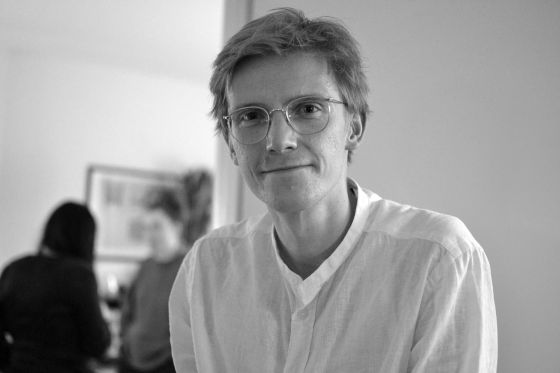 Store stemmer i en lille stue</br>Daniel Boysen er forfatter, litteraturformidler på DOKK1 og aftenens vært.</br>Foto: PR-foto: Stemmer i Stuen