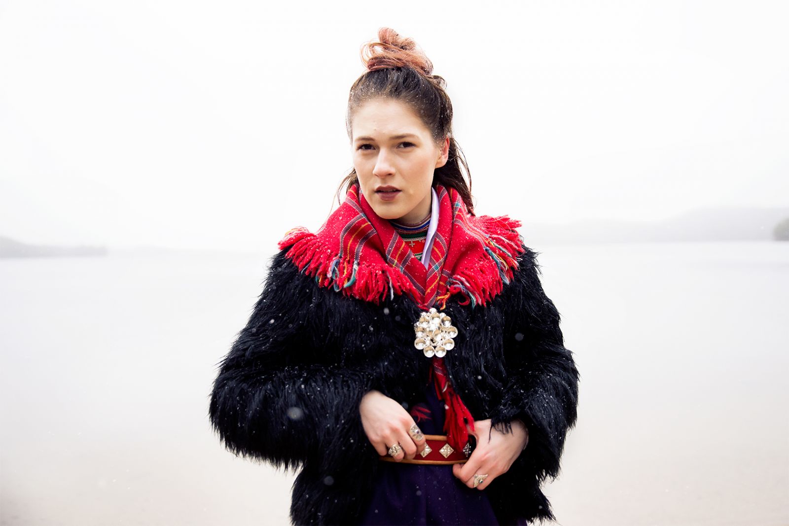 Avantgarde-musik og folkesang på et samisk sprog, der kun tales af 10 mennesker</br>Katarina Barruk joiker / synger på sit modersmål, ume samisk. Hun kommer fra Västerbotten, i Sápmi - i den svenske del af Lapland.</br>Foto: Helleday Arts