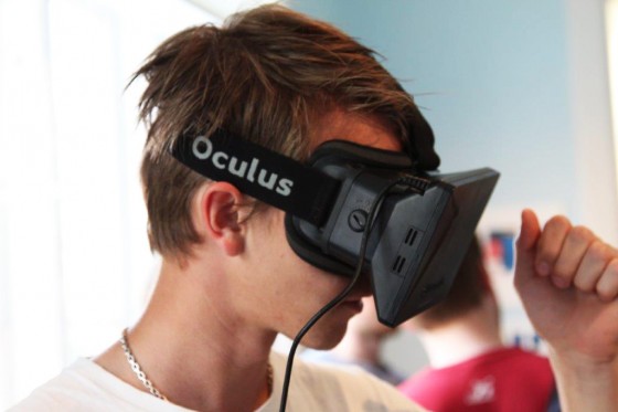 Det er svært at spå …</br>Udstillingsgæst prøver Oculus Rift i spillet Terminal Vertigo af Copenhagen Game Collective - Tim Garbos og Lau Korsgaard, 2014.</br>Foto: Pr-foto/ Storm P. Museet