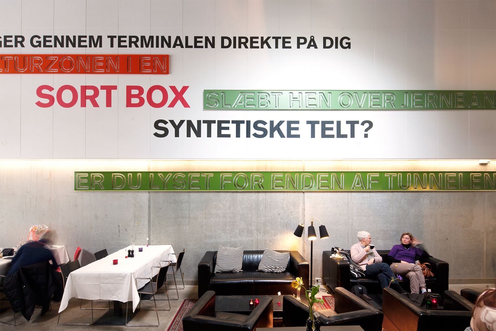 Hvem er den betonhjerne?</br>Bane-Fabel af Jytte Høy i området ved restauranten Spiselauget på Godsbanen<br /></br>Foto: Anders Sune Berg