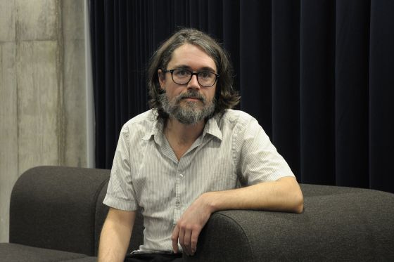 Er det kunst, når robotten Shimon spiller på marimba med et helt jazz-orkester?</br>Morten Riis har komponeret We Robots sammen med Signe Bisgaard.</br>Foto: Marie Nyeng