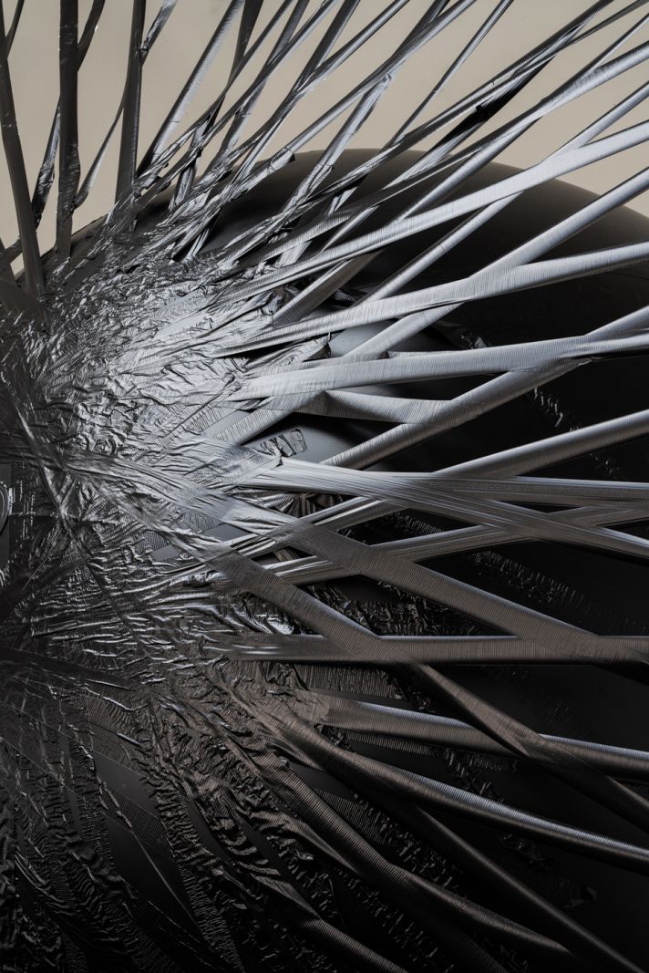 Kosmisk eksistens på Den Frie Udstillingsbygning</br>Arturs Virtmanis - In the Dust of this Univers (The Black Sun). Værket kan opfattes som en videnskabelig model, der skildrer en slags symbiose mellem teknologi og naturkræfter, hvilket muligvis fører til et katastrofalt resultat. </br>Foto: PR-Foto / Den Frie Udstillingsbygning - David Stjernholm