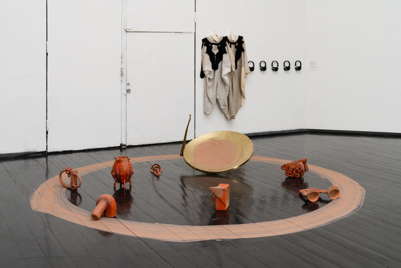 Kosmisk eksistens på Den Frie Udstillingsbygning</br>Center for militant futurlogi (CMF) - Kosmisk Katedral. CMF er et utopisk fremtidsforskningscenter med base i Svendborg. Værket er et kampråb til revolution og kosmisk bevidsthedsudvidelse.</br>Foto: PR-Foto / Den Frie Udstillingsbygning - David Stjernholm