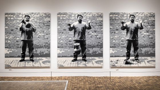 Kampklar kunst slår tilbage på Museum Jorn</br>Ai Weiwei Dropping a Han Dynasty Urn </br>Foto: PR-foto / Museum Jorn - Engedalfotografi.dk