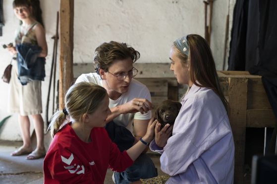 Ny dansk film udfordrer familiefilm-genren og lader far skifte køn</br>Still fra ‘En helt almindelig familie’.</br>Foto: PR-foto