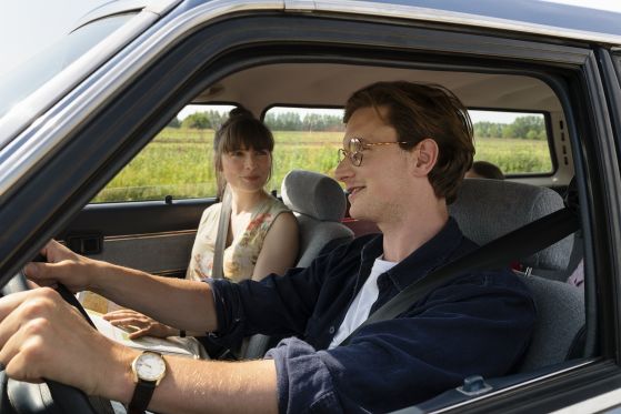 Ny dansk film udfordrer familiefilm-genren og lader far skifte køn</br>Still fra ‘En helt almindelig familie’. Mikkel Boe Følsgaard som faren og  Neel Rønholt som moren.</br>Foto: PR-foto