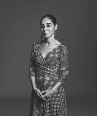 Kvinder uden mænd på ARoS</br>Sherin Neshat flyttede i 70'erne til USA og vendte aldrig tilbage til Iran.</br>Foto: PR-foto / ARoS - Rodolfo Martinez