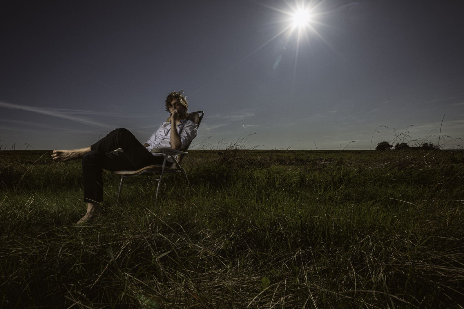 En perfektionists hyldest til det uperfekte</br>”Der er så meget i radioen, der lyder som det samme. Alle de små ting, der gør det menneskeligt bliver mixet og produceret væk. Jeg synes de fedeste plader er propfyldt med fejl. På det punkt er jeg måske lidt gammeldags,” siger Niklas Runge</br>Foto: Anders M. Teibel