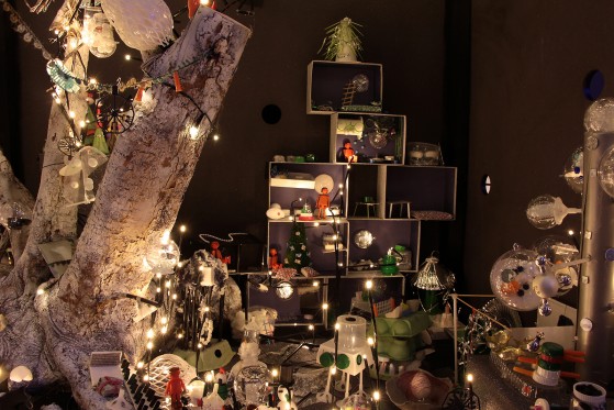 På opdagelse i kalenderlabyrinten med julelåger</br>Man bestemmer selv, i hvilken rækkefølge, man åbner lågerne, og hvor længe, man bliver hvert sted.</br>Foto: PR-foto / ZeBU