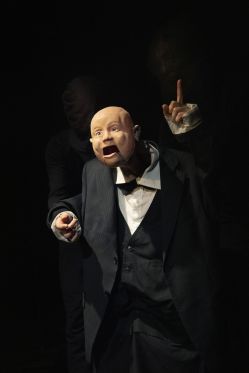 Kafka er utrolig oplagt som dukketeater - det er goth, næsten fantasy</br></br>Foto: PR-foto / Bådteatret - Miklos Szabo